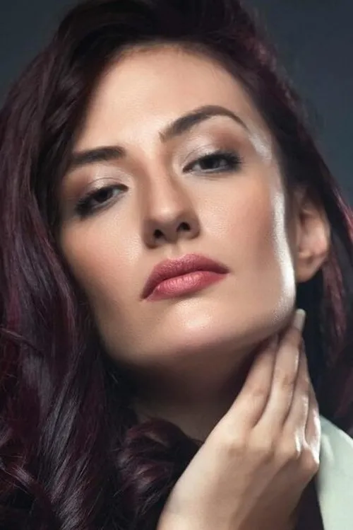 Anuradha Mukherjee ha trabajado con Breshna Khan en 1 ocasiones