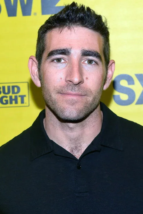 Brett Lowell interpretando a Self