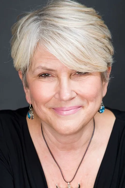 Brett Paesel interpretando a Mrs. Siegfried