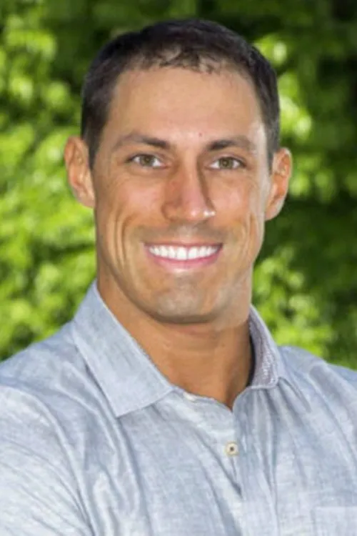 Brett Ravage interpretando a EMT