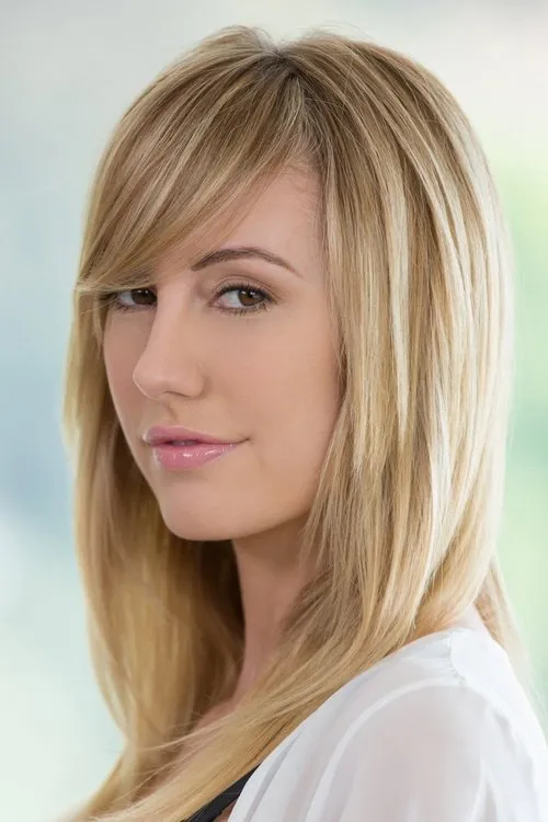 Brett Rossi interpretando a (archive footage)