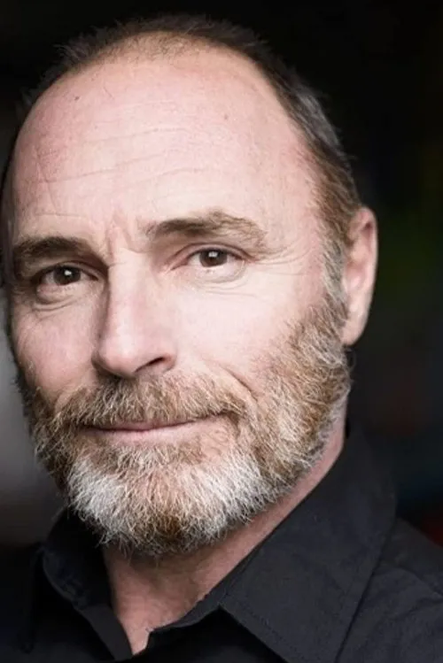 Brett Swain — personaje: Mal Hennessey