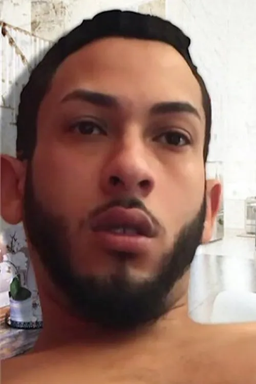 Brian Bonerz interpretando a 