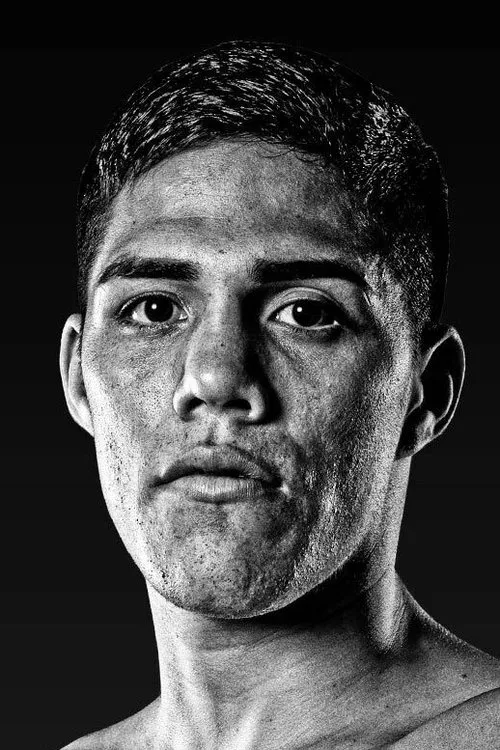 Brian Castaño interpretando a Self