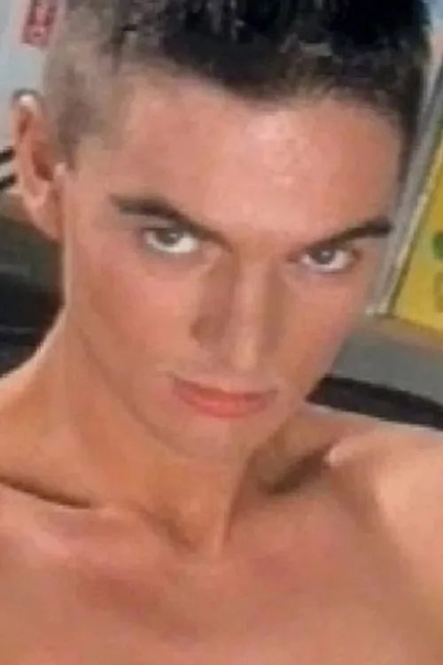 Brian Cock interpretando a Archive Footage