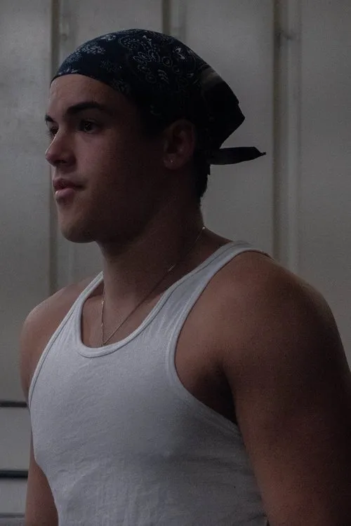 Brian Colominas interpretando a Ewan