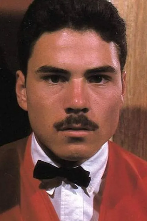 Brian Diaz interpretando a