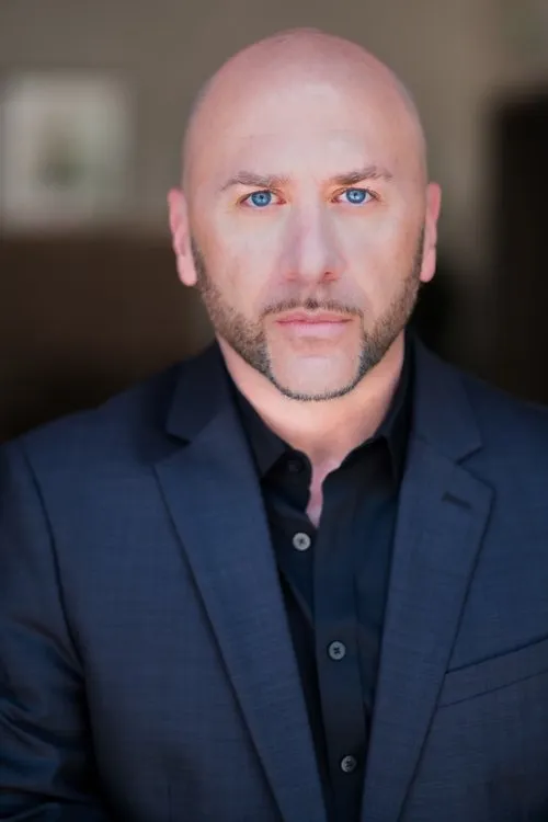 Brian Lemmons interpretando a Consul Nido