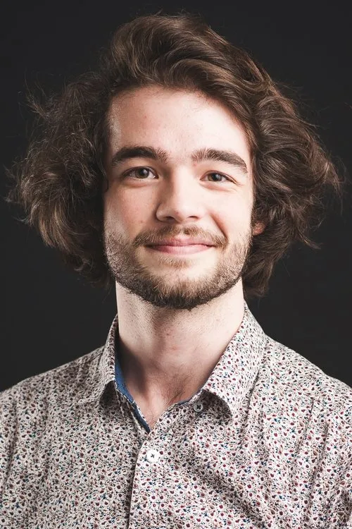 Brian Piton interpretando a Jules Brousseau