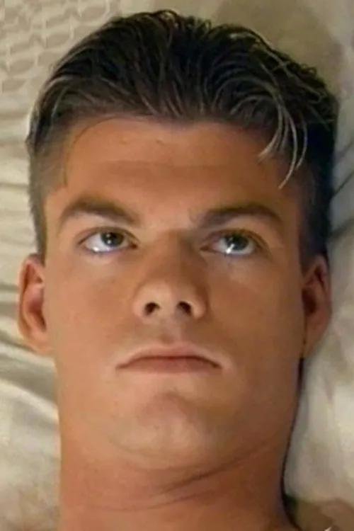 Brian Roberts interpretando a Jesse James IV