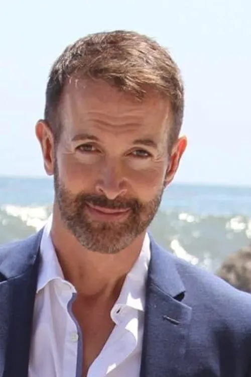 Brian Rohan interpretando a The Murderer