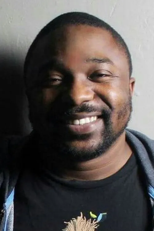 Brian Simpson interpretando a Self