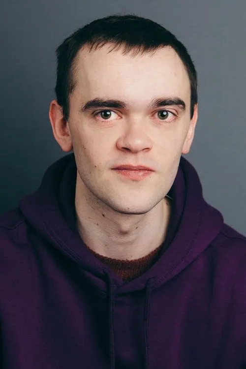 Brian Vernel interpretando a Caesar Sargison