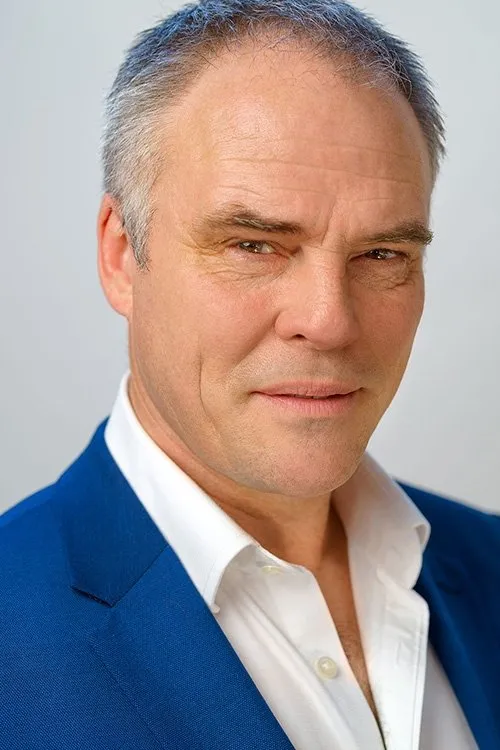 Brian Vriends — personaje: Michael Skinner