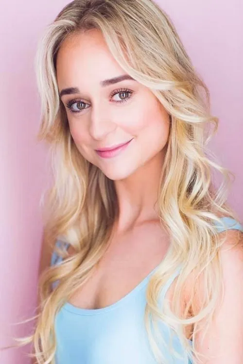 Briana Aceti interpretando a 