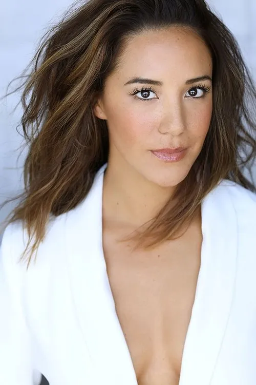 Briana Cap interpretando a Mika