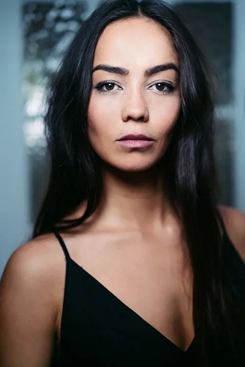 Hunter Maki ha trabajado con Briar Rose en 1 ocasiones