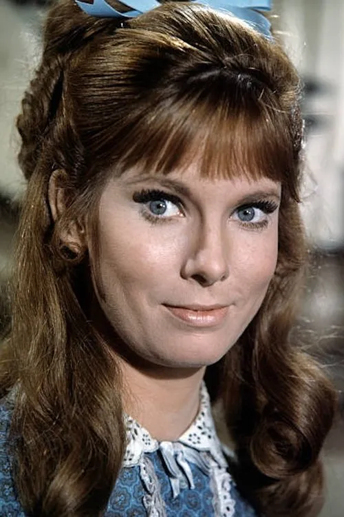 Bridget Hanley interpretando a Estelle