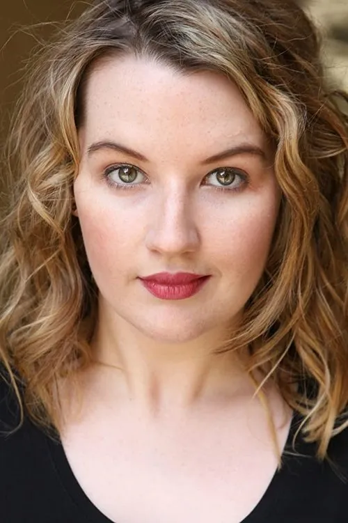 Bridie Connell interpretando a Miss Trimble