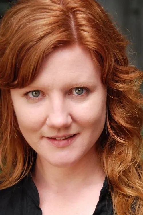 Brigid Ryan interpretando a 