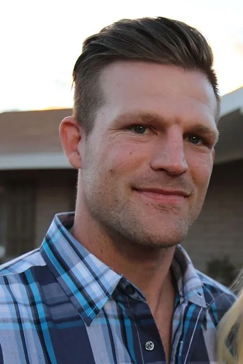 Bristol Marunde interpretando a Self