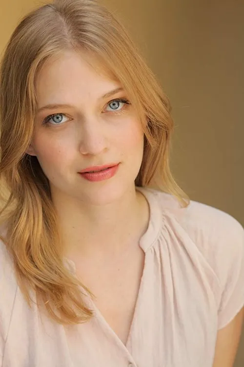 Britt Harris interpretando a Rachel