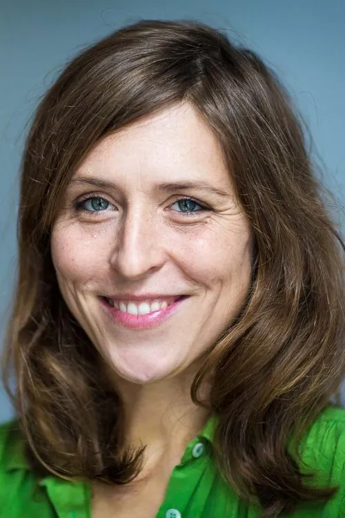 Britta Steffenhagen interpretando a Narrator (voice)