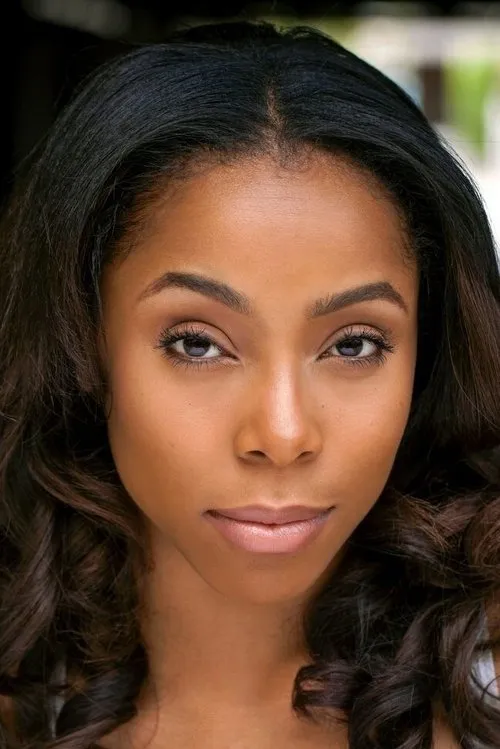 Brittany Perry-Russell interpretando a Julia