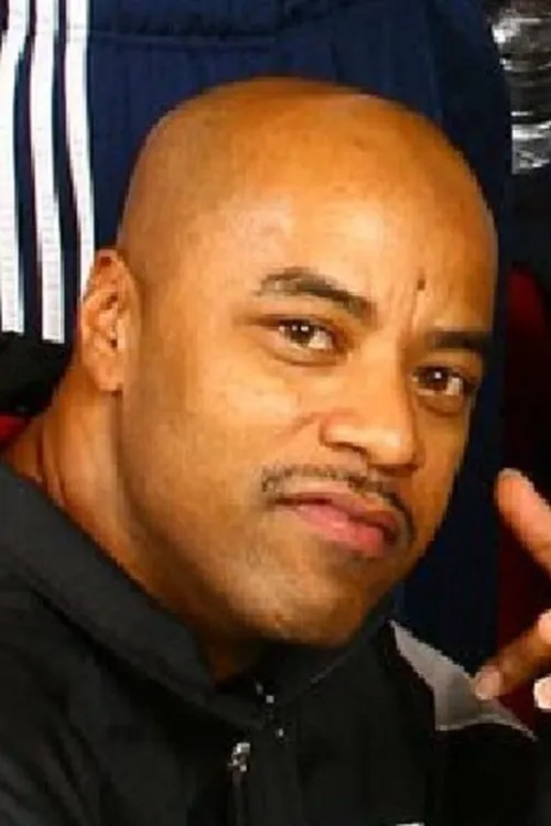 Broc Adams interpretando a 