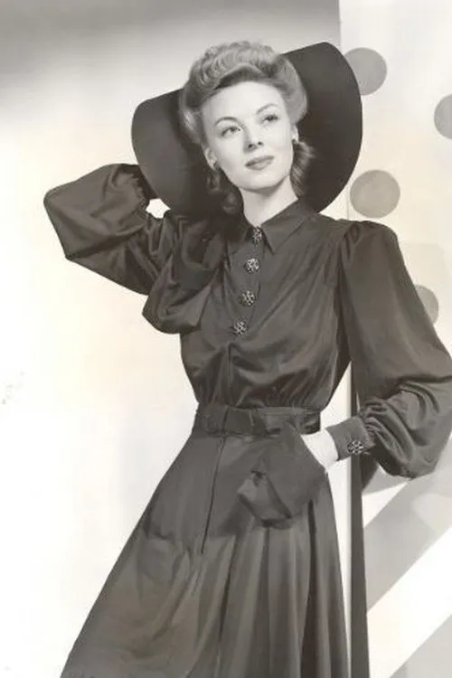 Brook Byron interpretando a Betty Loring