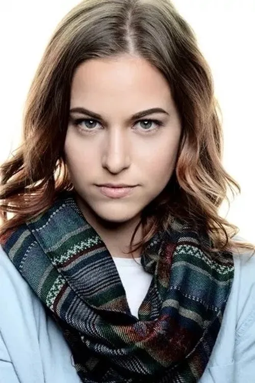 Brooke Leigh Thorne — personaje: Aggie