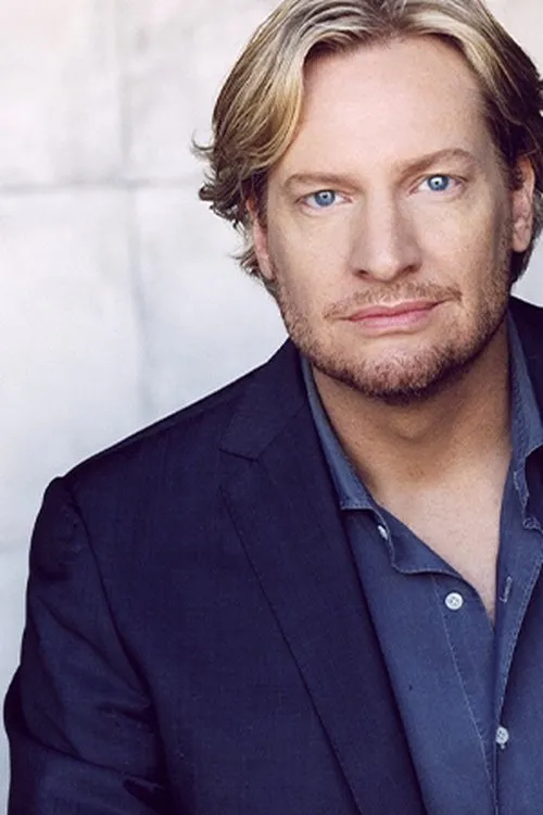 Bru Muller interpretando a Chuck Aldman