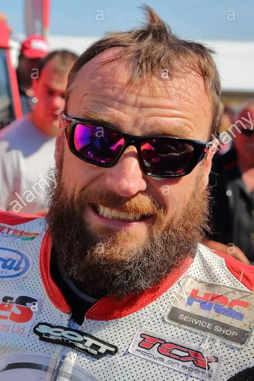 Bruce Anstey interpretando a As Himself