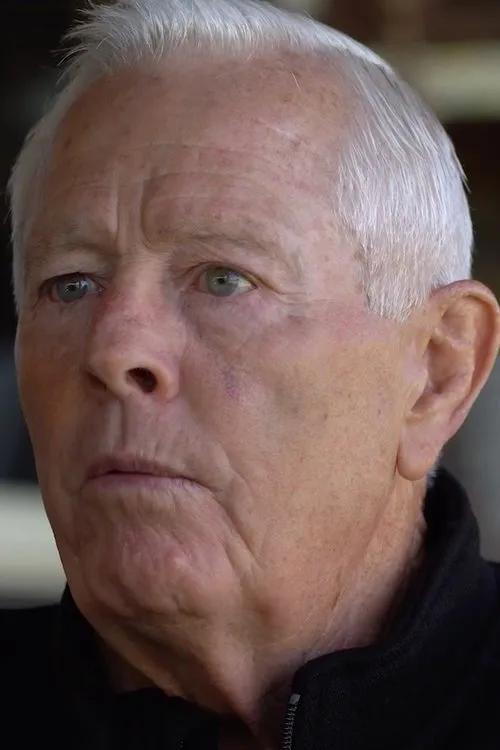 Bruce Burnett interpretando a Self