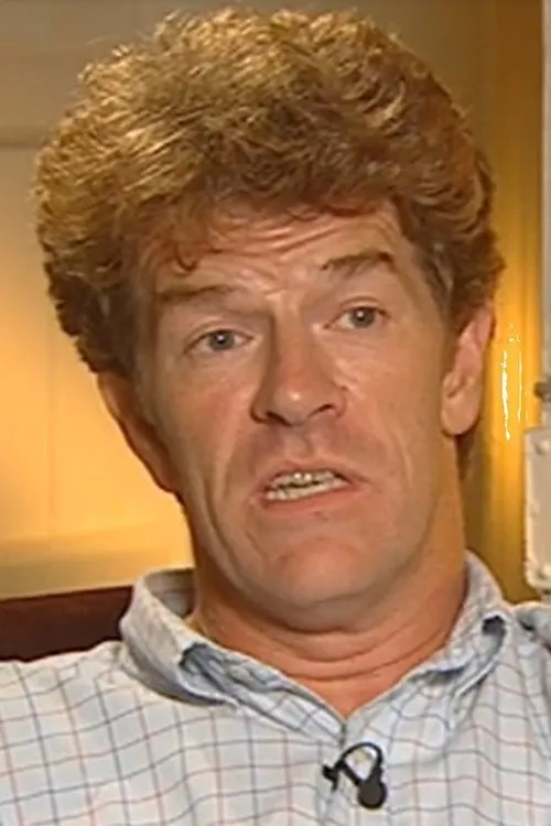 Bruce Jones interpretando a Self