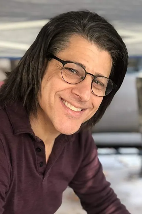 Bruce Lanoil interpretando a Doc Peppers (voice)