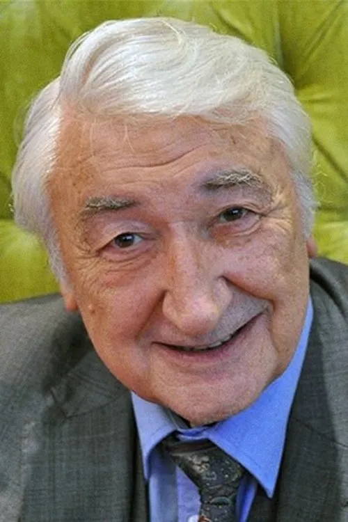 Bruce Montague interpretando a 