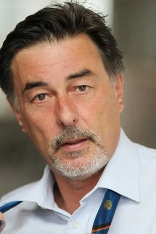 Bruno Armando interpretando a Luca Brivi