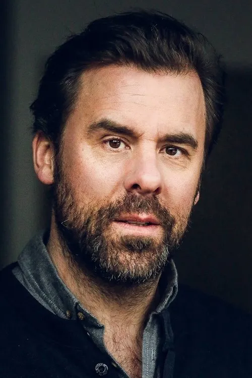 Bruno Marcil interpretando a François