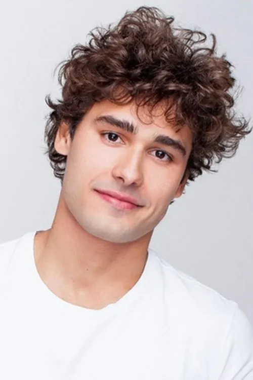 Bruno Peixoto interpretando a Domingos