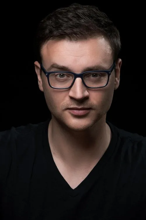 Bryan J. Olson interpretando a Narrator