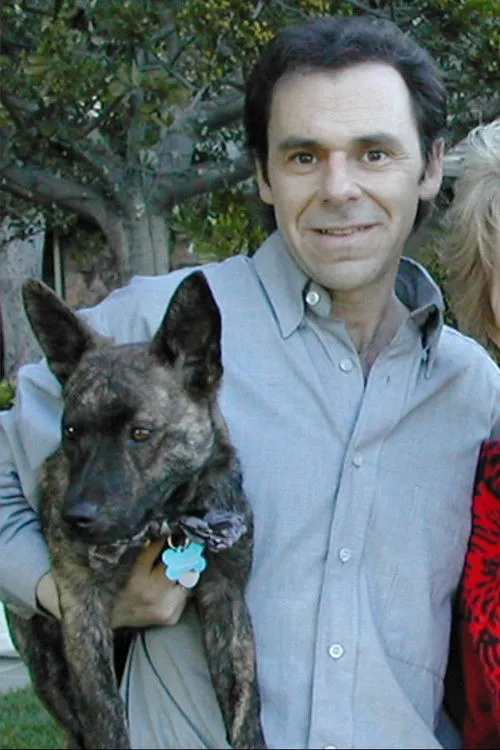 Bryan Michael Stoller interpretando a Postman