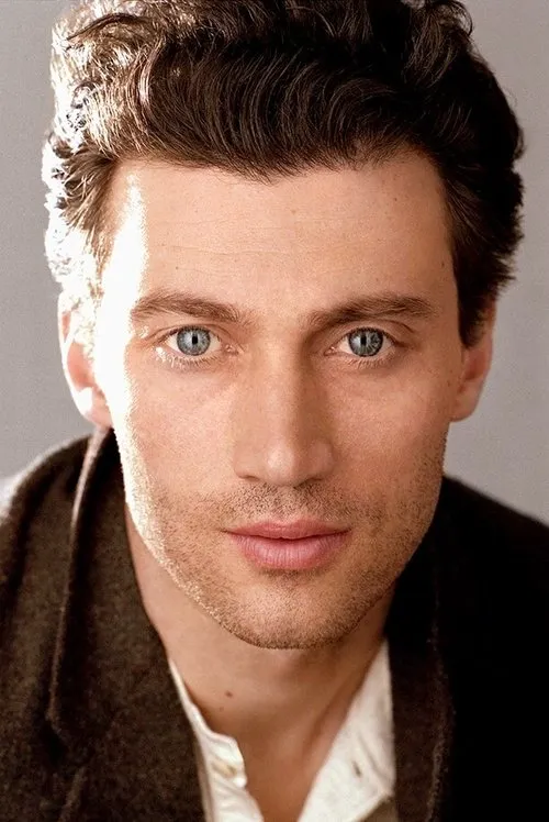 Foto de perfil del actor Bryce Pinkham en el reparto