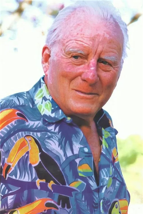 Nicholas Hewetson ha trabajado con Buck Holland en 1 ocasiones