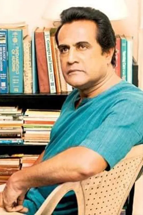 Buddhadasa Vithanarachchi interpretando a Rev. Wariyapola Sri Sumangala himi