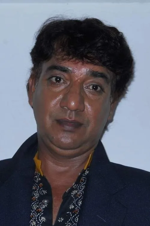 Buddhadeb Bhattacharjee interpretando a Samir