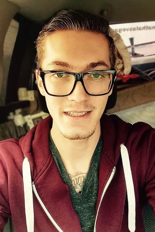 Buddy Hollywood interpretando a 