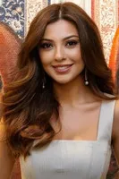 Ülkü Toplar ha trabajado con Buket Akpunar en 1 ocasiones