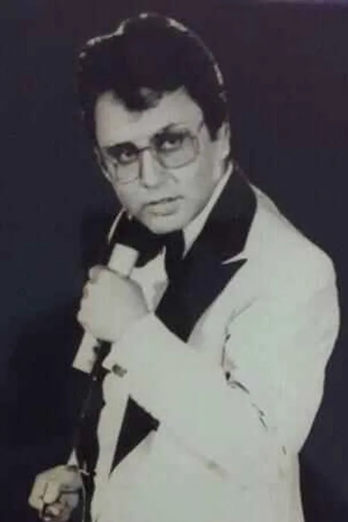 Bulbul Ahmed interpretando a Principle Sir