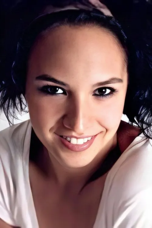 Bulut Köpük interpretando a Derin